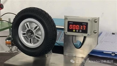 モビリティスクーターの車輪の転がり滑らかさテスト